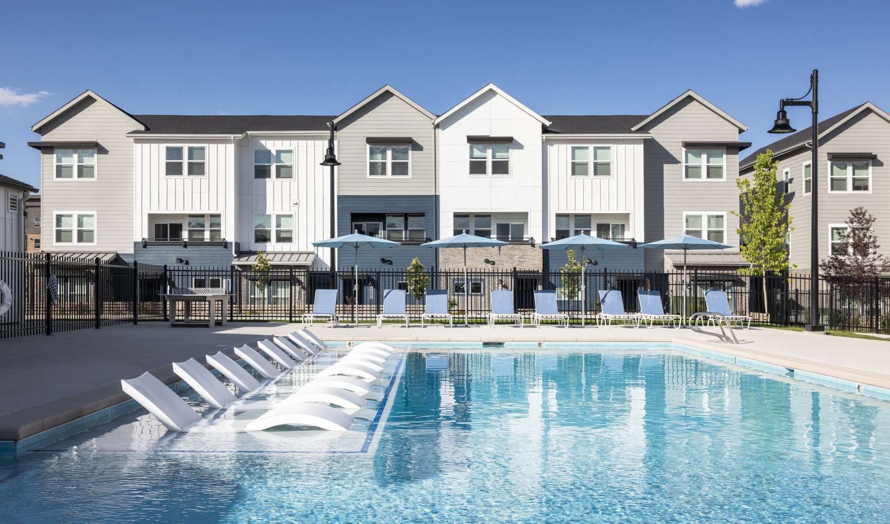 townhomes for rent in loveland with an onsite pool